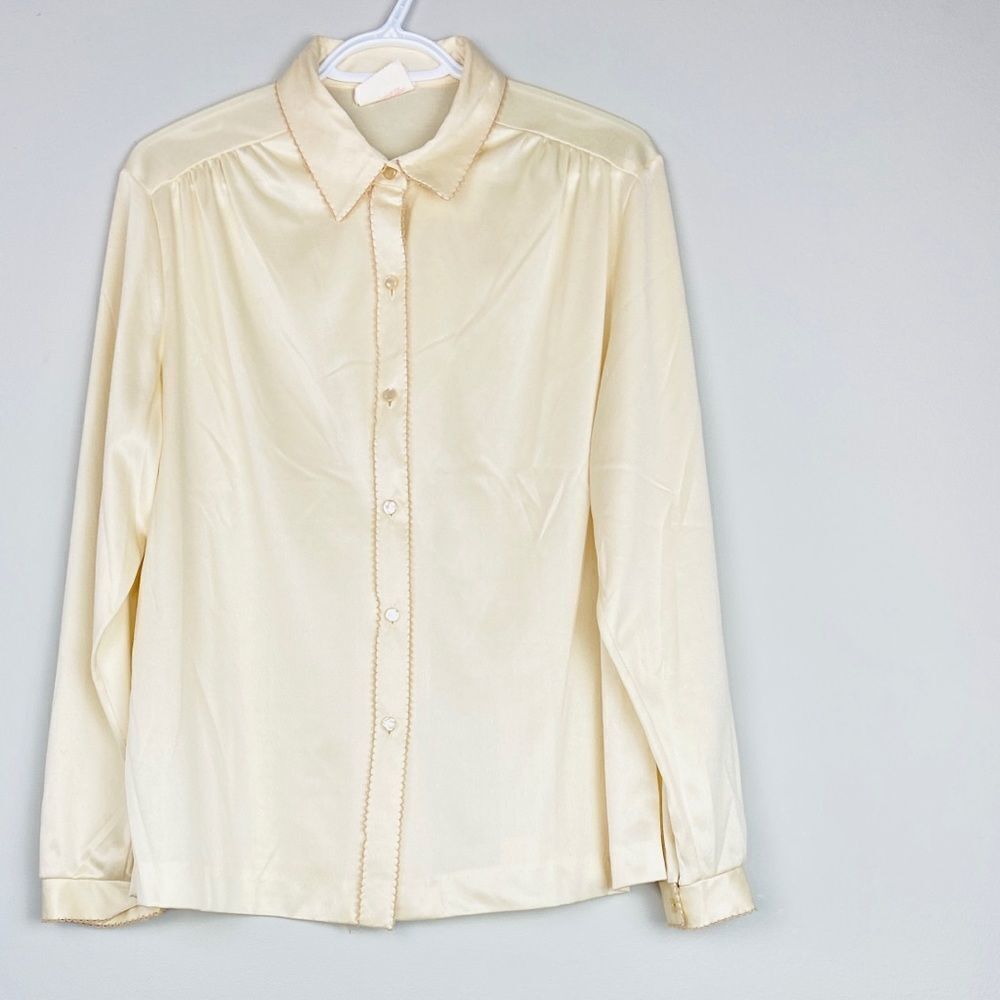 70s Cream Minimalist Button Down Blouse. Long Sleeve Collared Top. Vintage Shirt
